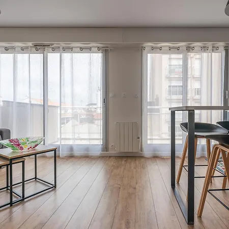 1 Chambre, Balcon Et Acces Direct A La - Fr-1-197-596 * Les Sables-dʼOlonne