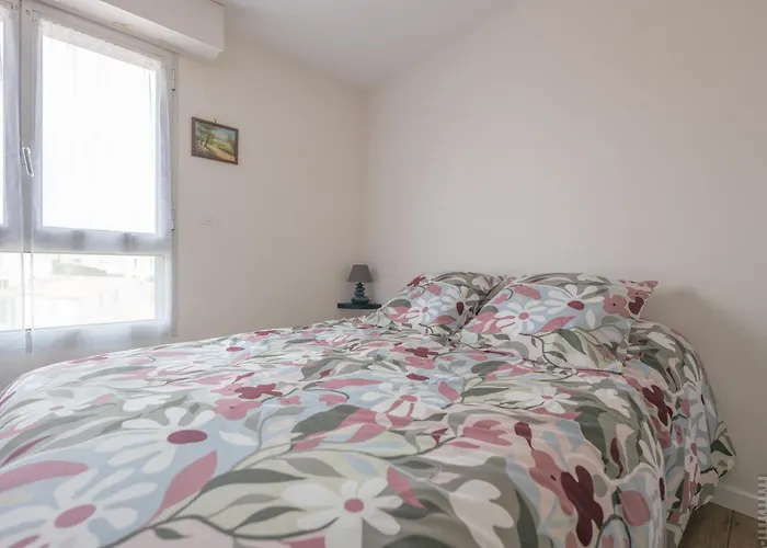 1 Chambre, Balcon Et Acces Direct A La - Fr-1-197-596 莱萨布勒-多洛讷