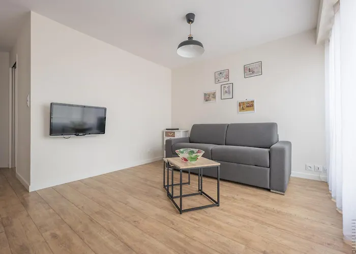 1 Chambre, Balcon Et Acces Direct A La - Fr-1-197-596 莱萨布勒-多洛讷